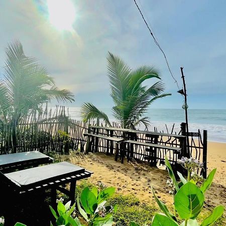 Waves Ranna Cabana And Seafood エクステリア 写真